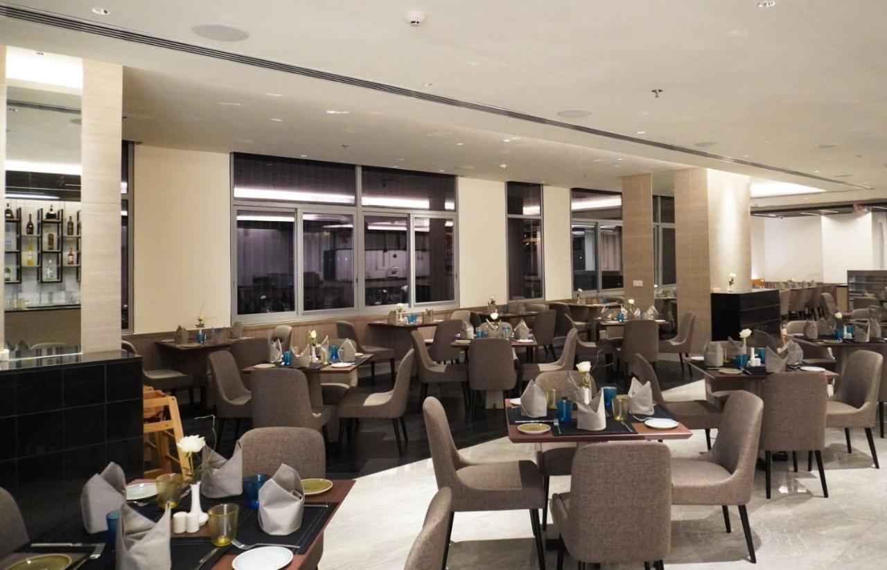 Zealax Hotel & Residence Yangon Extérieur photo